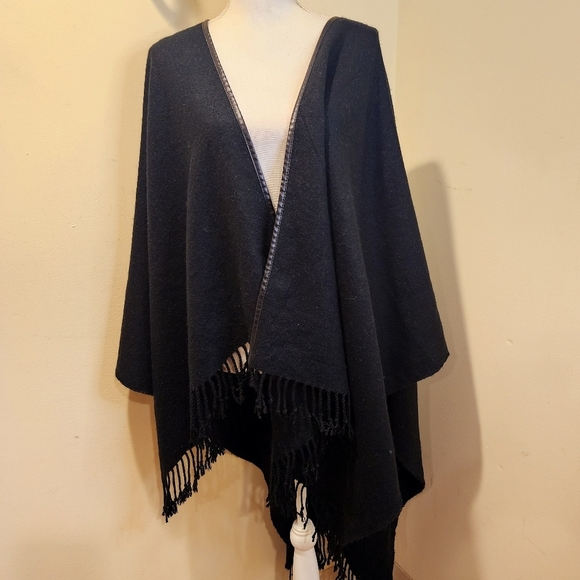 Ann Taylor Black Fringe Faux Leather Trim Open Poncho One Size - Picture 1 of 13